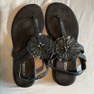 AEROSOLES Black Floral Thong Sandals with Beaded Center Accent